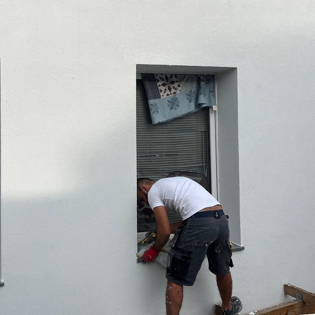 Gevelbekleding Gevelisolatie met crepi in uitvoering door vakman