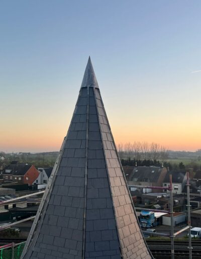Dakwerken Roeselare Professionele dakwerken op kerktoren leien dakbedekking restauratie