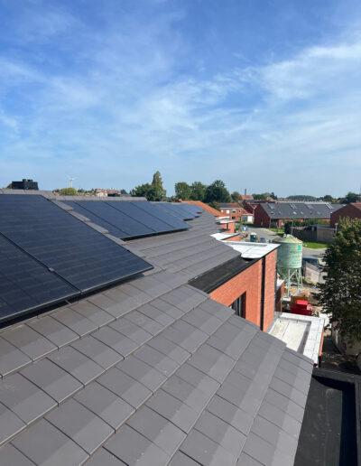 Dakwerken West-Vlaanderen leien dak zonnepanelen roeselare dakpannen renovatie.jpg