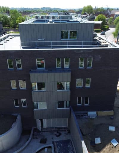 Gevelbekleding modern gebouw zinken gevel commercieel project