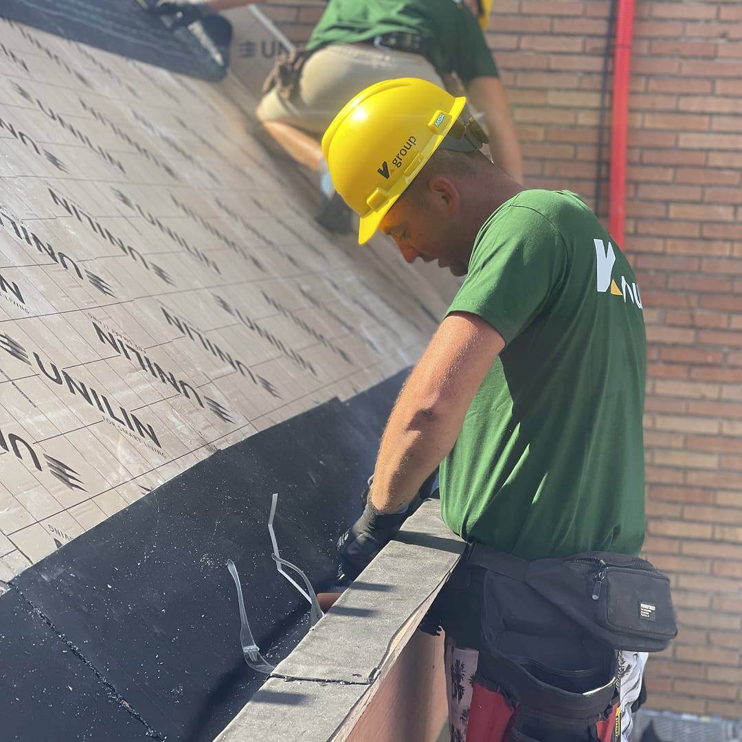 Zink en koperwerken zinkwerker dakgoot solderen traditionele techniek